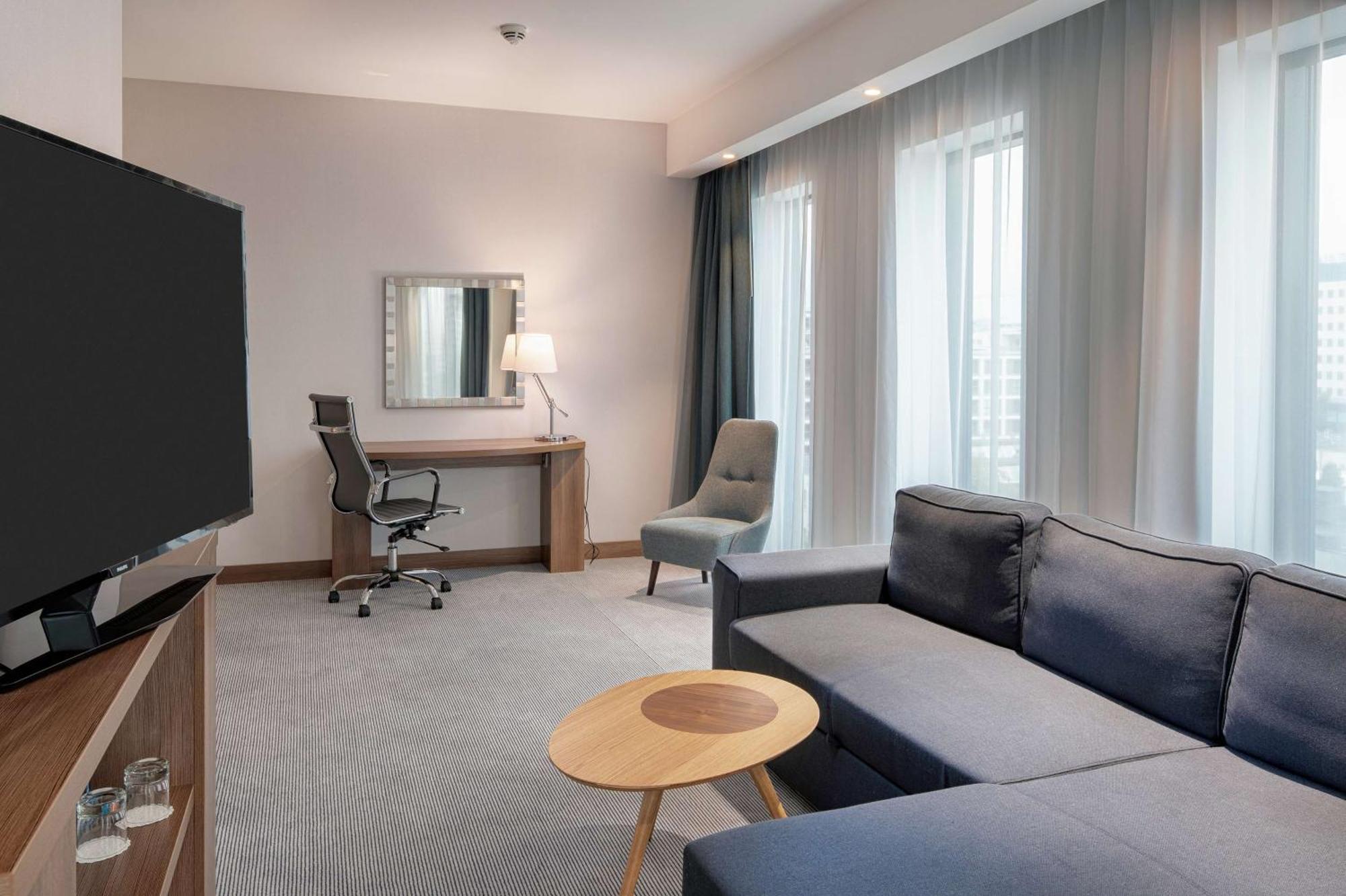 Hampton By Hilton Warsaw Mokotow Hotel Ngoại thất bức ảnh